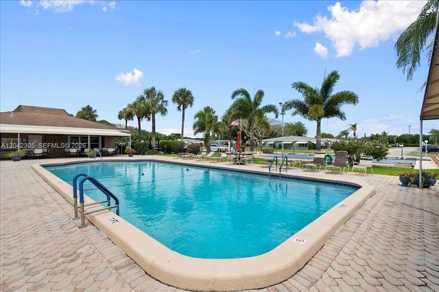 560 High Point Drive D, Delray Beach, FL 33445