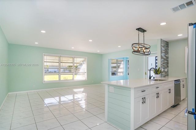 560 High Point Drive D, Delray Beach, FL 33445