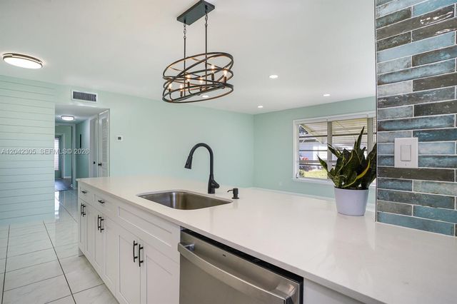 560 High Point Drive D, Delray Beach, FL 33445
