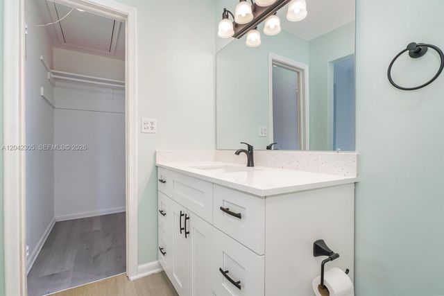 560 High Point Drive D, Delray Beach, FL 33445