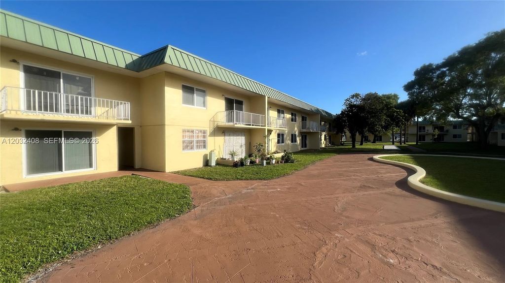 505 NW 177th Street 121, Miami Gardens, FL 33169
