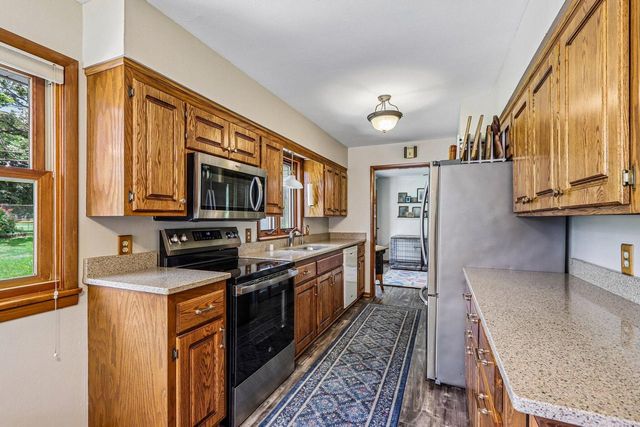 926 Parkview LANE, Mukwonago, WI 53149