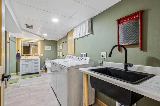 926 Parkview LANE, Mukwonago, WI 53149