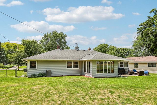 926 Parkview LANE, Mukwonago, WI 53149