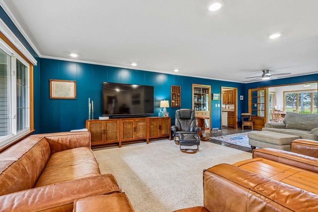 926 Parkview LANE, Mukwonago, WI 53149