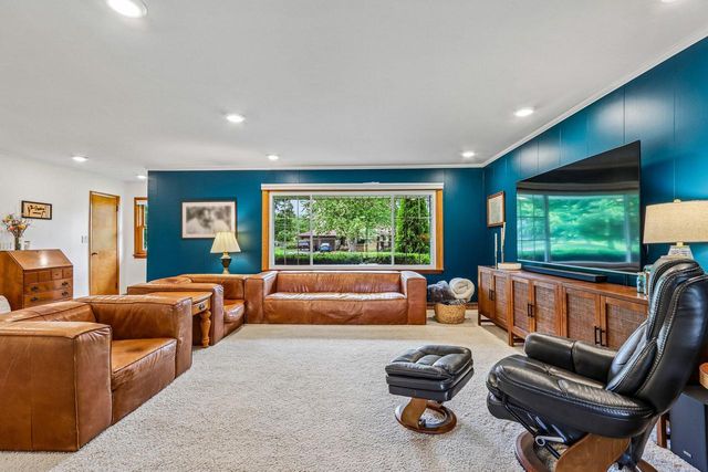 926 Parkview LANE, Mukwonago, WI 53149