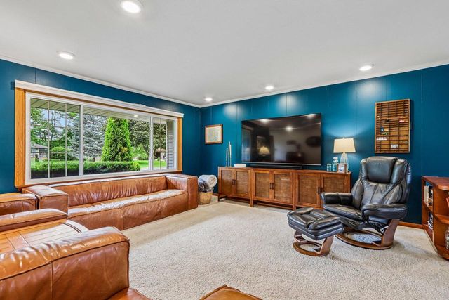 926 Parkview LANE, Mukwonago, WI 53149