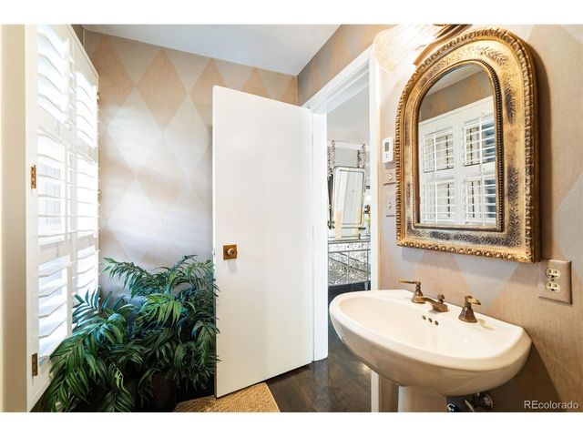 2 Penrose Ln, Colorado Springs, CO 80906