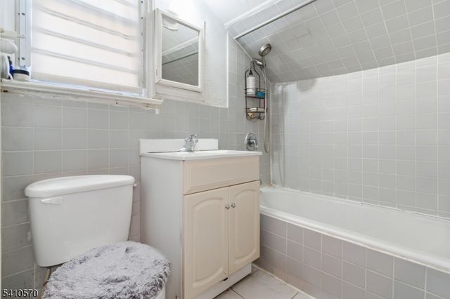 52 Oak Ave, Irvington Twp., NJ 07111