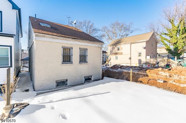 52 Oak Ave, Irvington Twp., NJ 07111