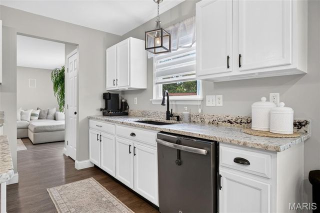 11 Hampshire Court, Lake St Louis, MO 63367