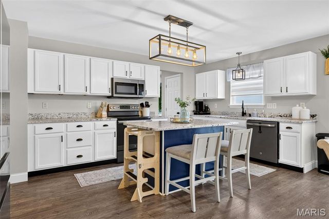 11 Hampshire Court, Lake St Louis, MO 63367