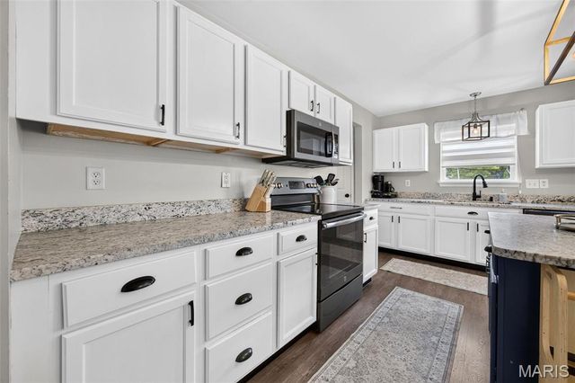 11 Hampshire Court, Lake St Louis, MO 63367