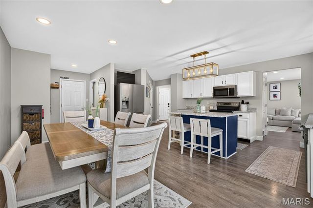 11 Hampshire Court, Lake St Louis, MO 63367