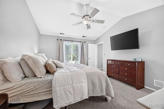 11 Hampshire Court, Lake St Louis, MO 63367