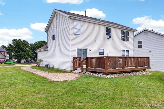 11 Hampshire Court, Lake St Louis, MO 63367