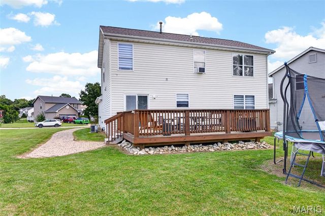 11 Hampshire Court, Lake St Louis, MO 63367