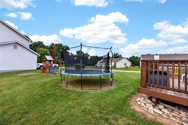11 Hampshire Court, Lake St Louis, MO 63367