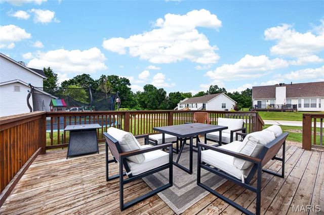 11 Hampshire Court, Lake St Louis, MO 63367