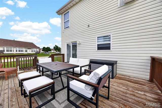 11 Hampshire Court, Lake St Louis, MO 63367