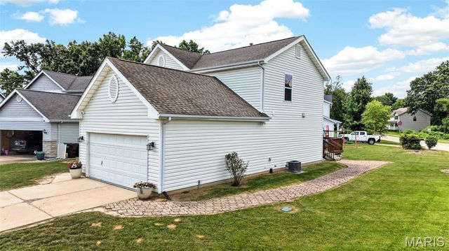 11 Hampshire Court, Lake St Louis, MO 63367
