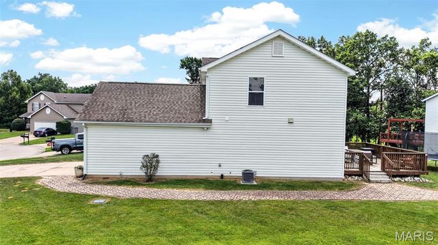 11 Hampshire Court, Lake St Louis, MO 63367