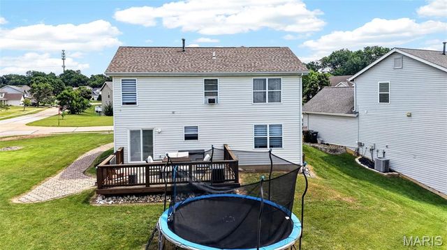 11 Hampshire Court, Lake St Louis, MO 63367