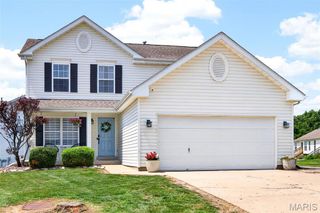 11 Hampshire Court, Lake St Louis, MO 63367