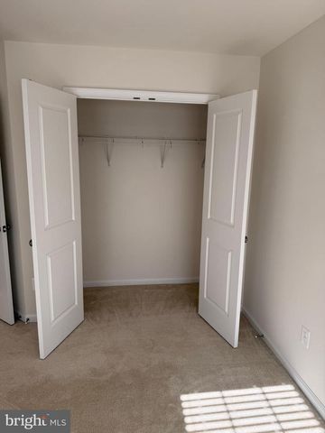 42235 LANCASTER WOODS SQ, Chantilly, VA 20152