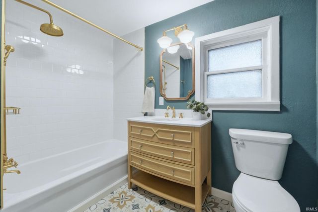 931 Woodview Boulevard, Fort Wayne, IN 46806