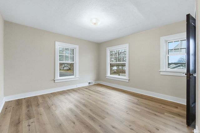 931 Woodview Boulevard, Fort Wayne, IN 46806