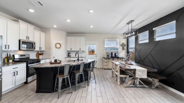 646 OVERLOOK RDG, Cibolo, TX 78108
