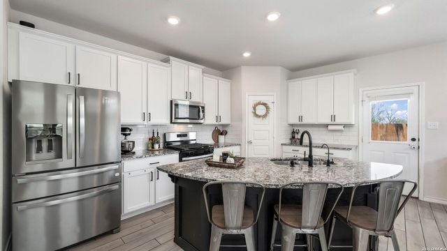 646 OVERLOOK RDG, Cibolo, TX 78108