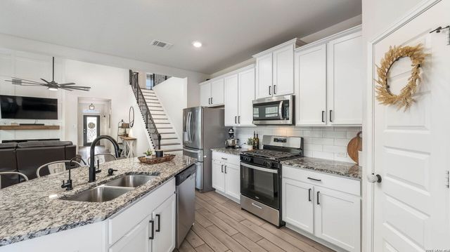 646 OVERLOOK RDG, Cibolo, TX 78108