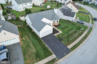 124 W FLAGSTONE DR, Newark, DE 19702