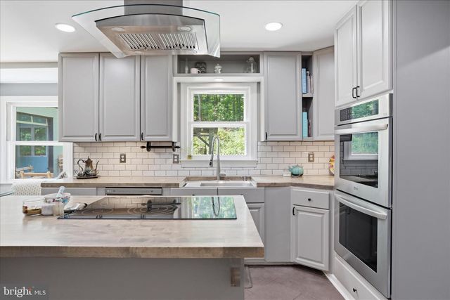 137 OLD FOREST CIR, Winchester, VA 22602