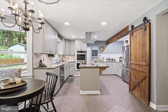 137 OLD FOREST CIR, Winchester, VA 22602