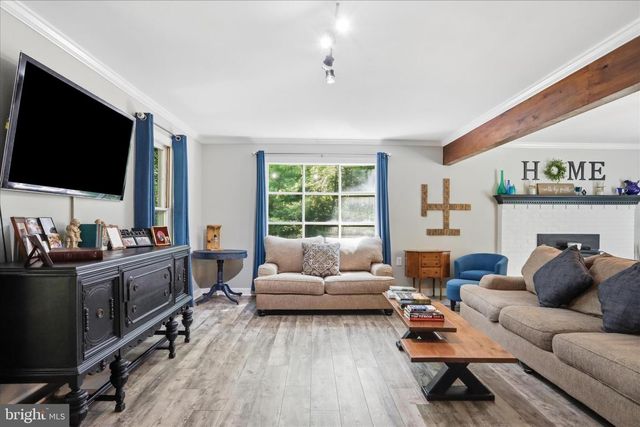 137 OLD FOREST CIR, Winchester, VA 22602