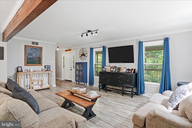 137 OLD FOREST CIR, Winchester, VA 22602