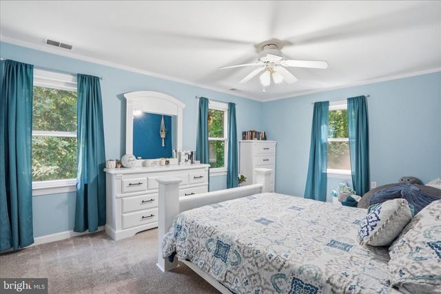 137 OLD FOREST CIR, Winchester, VA 22602