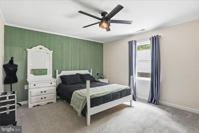 137 OLD FOREST CIR, Winchester, VA 22602