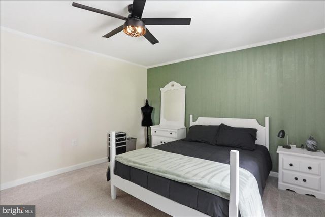 137 OLD FOREST CIR, Winchester, VA 22602
