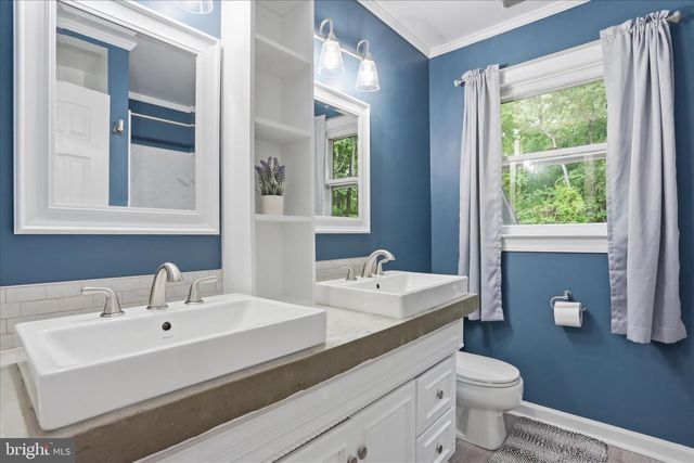 137 OLD FOREST CIR, Winchester, VA 22602