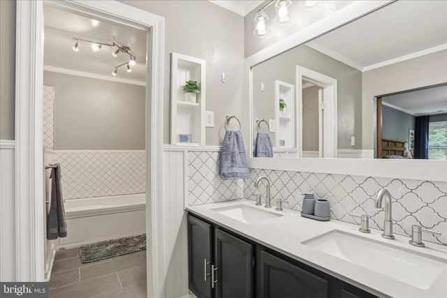 137 OLD FOREST CIR, Winchester, VA 22602