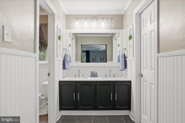 137 OLD FOREST CIR, Winchester, VA 22602