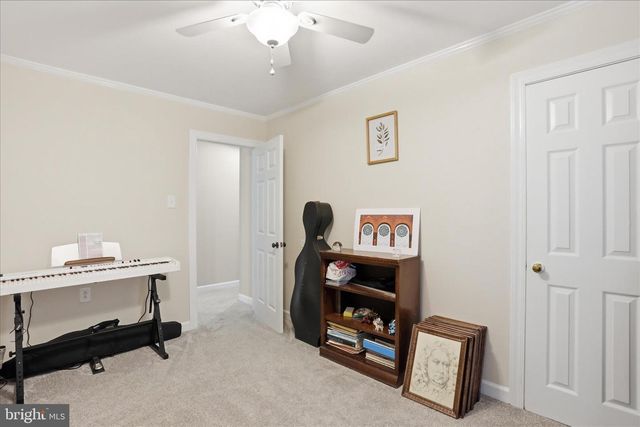 137 OLD FOREST CIR, Winchester, VA 22602