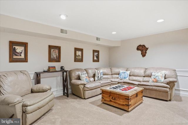 137 OLD FOREST CIR, Winchester, VA 22602