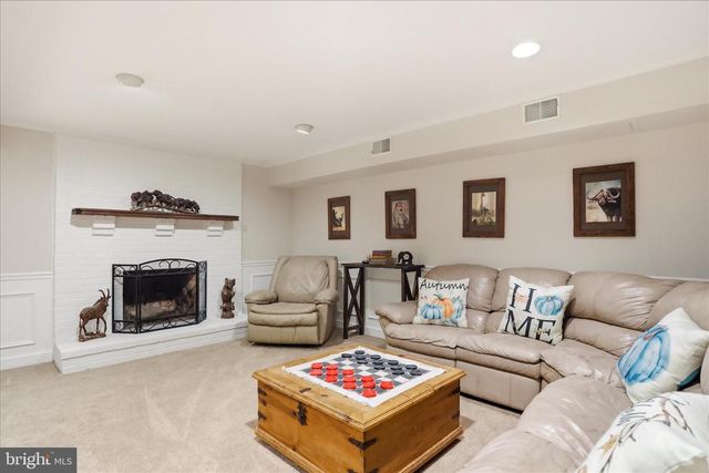 137 OLD FOREST CIR, Winchester, VA 22602