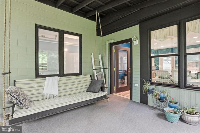 137 OLD FOREST CIR, Winchester, VA 22602
