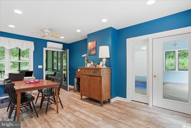 137 OLD FOREST CIR, Winchester, VA 22602